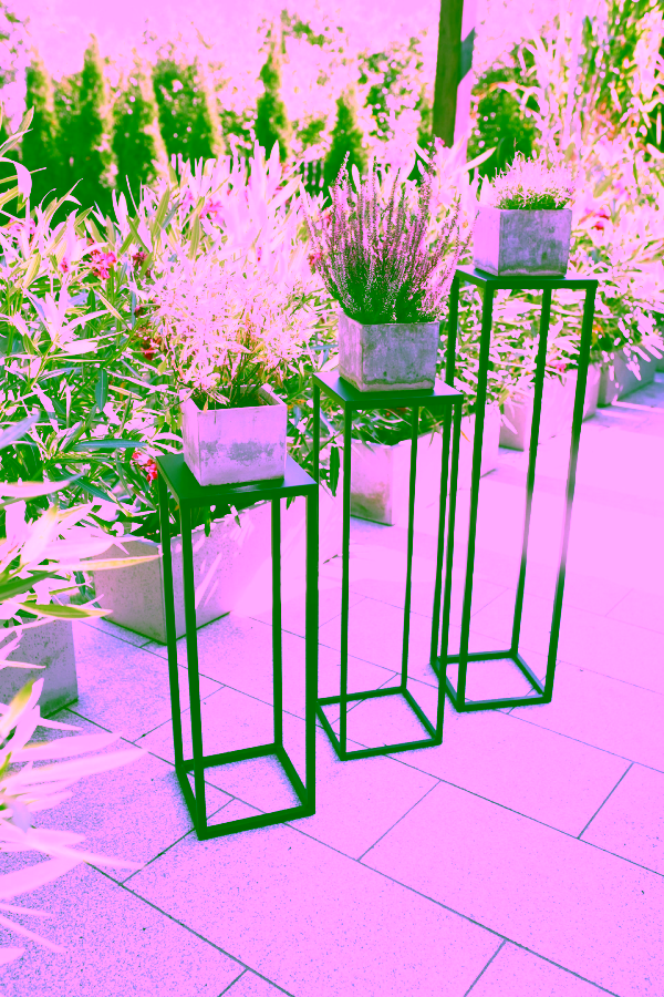 Stojak wielofunkcyjny z czapa 80-ka - aranżacja wnętrza