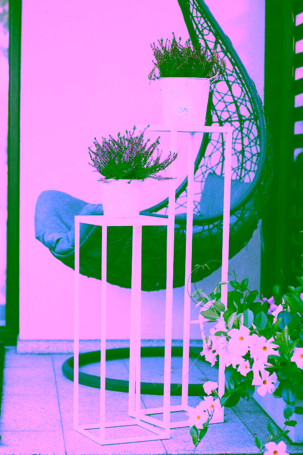 Stojak wielofunkcyjny z czapa 80-ka - aranżacja wnętrza