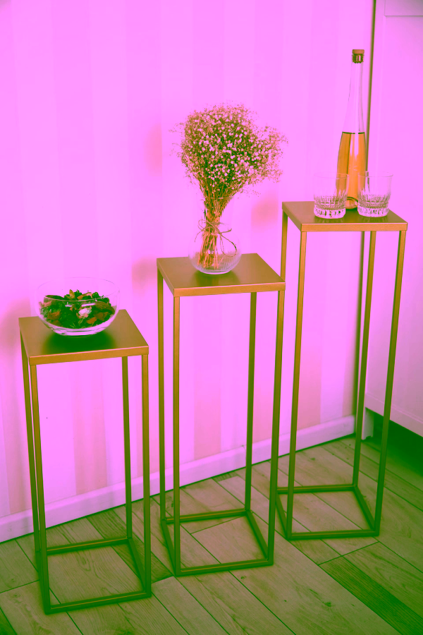 Stojak wielofunkcyjny z czapa 80-ka - aranżacja wnętrza