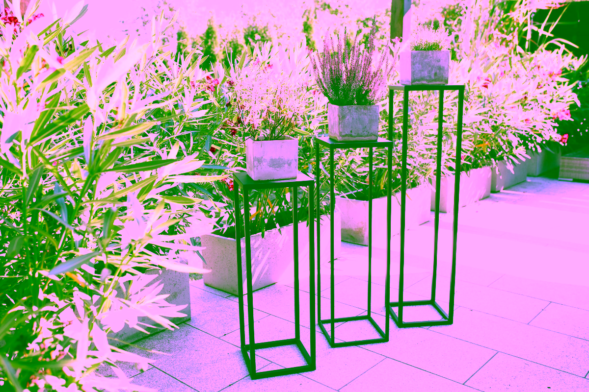 Stojak wielofunkcyjny z czapa 80-ka - aranżacja wnętrza